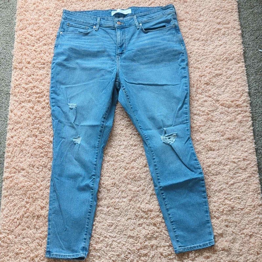 Levi's Shaping Skinny Distressed Denim Jeans 18 - Picture 3 of 9